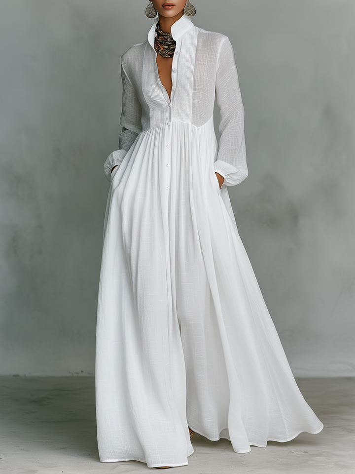 Vestido maxi minimalista en algodón y lino con patchwork, cuello alto y mangas largas
