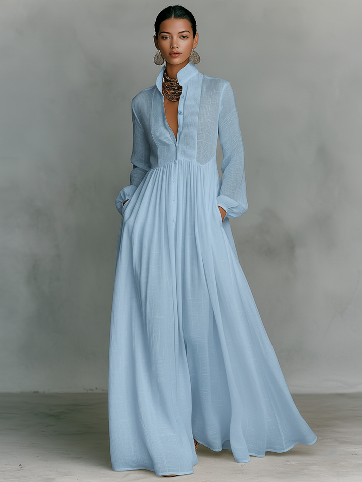 Vestido maxi minimalista en algodón y lino con patchwork, cuello alto y mangas largas