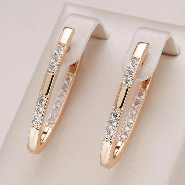 Pendientes refinados con piedras de zirconia