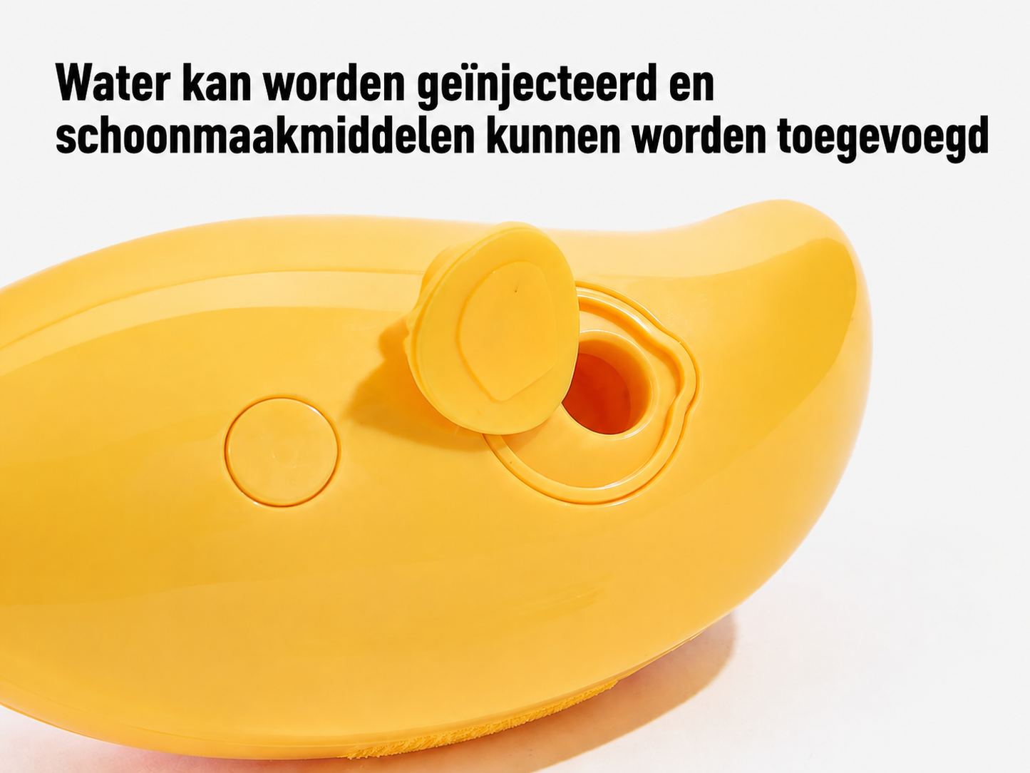 Close-up van het vulgat van de SteamyBrush – 3-in-1 Stoom Borstel voor Honden & Katten, waarmee water en schoonmaakmiddelen kunnen worden toegevoegd voor effectief reinigen.
