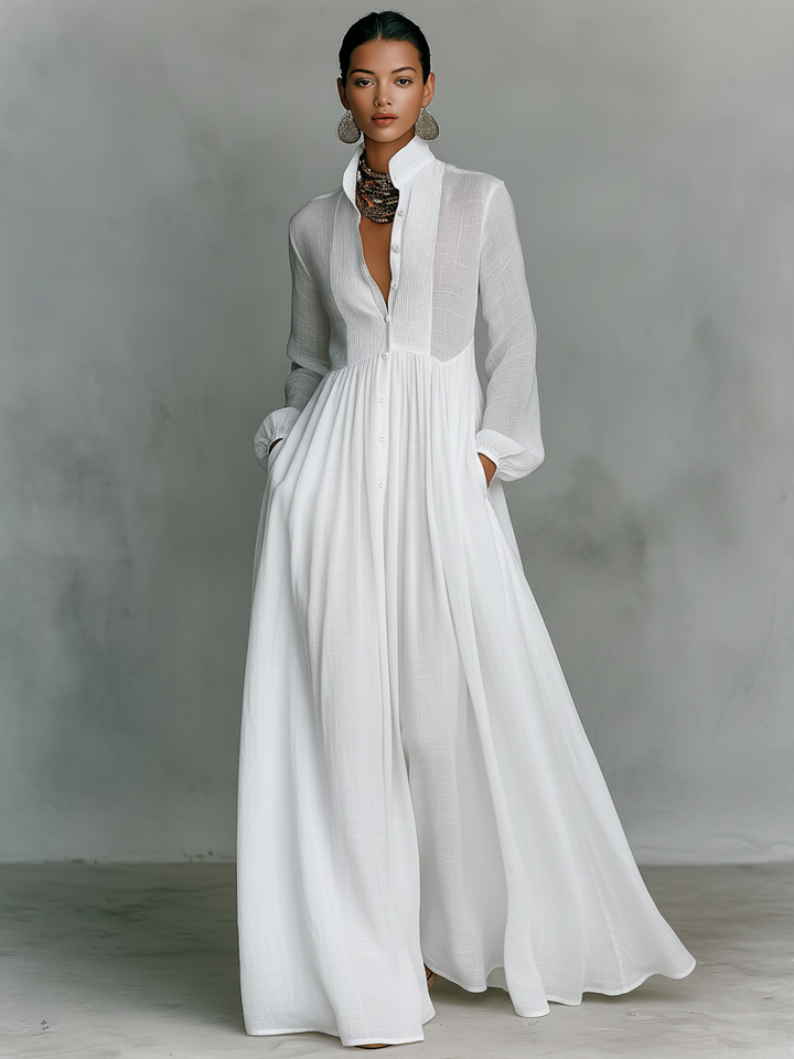 Vestido maxi minimalista en algodón y lino con patchwork, cuello alto y mangas largas