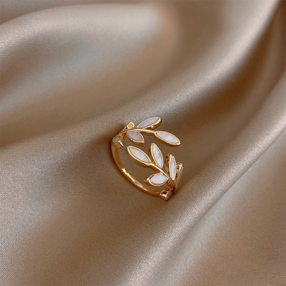 Issabeau™ Anillo ajustable con follaje