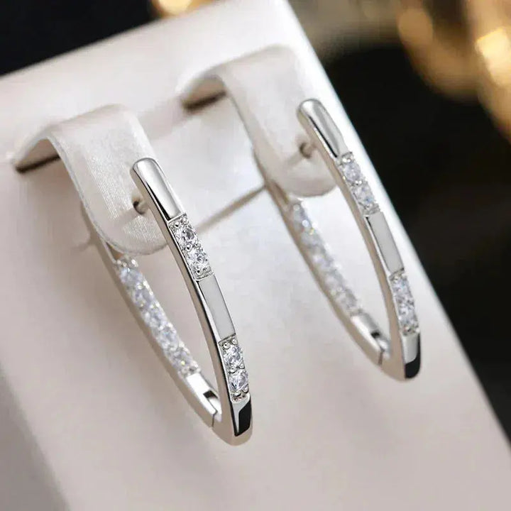 Pendientes refinados con piedras de zirconia